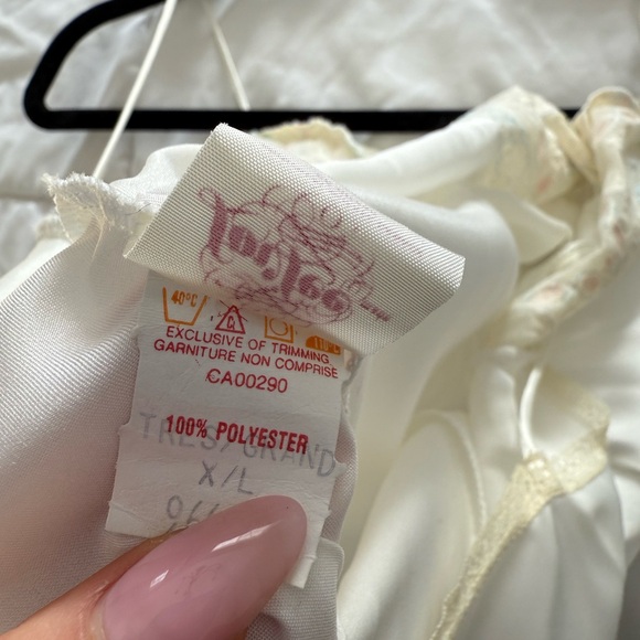 Vintage Elegant White Lace Trim Nightgown - Picture 9 of 9